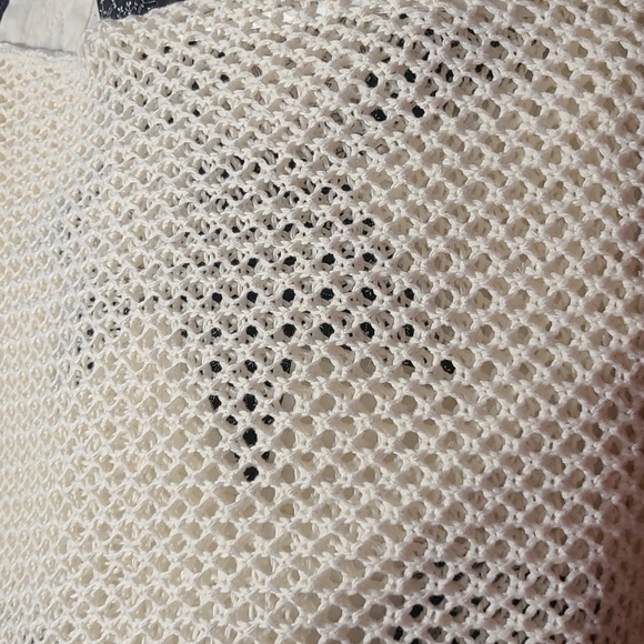 Crocheted loose knit top, sz M, converse - Picture 5 of 6